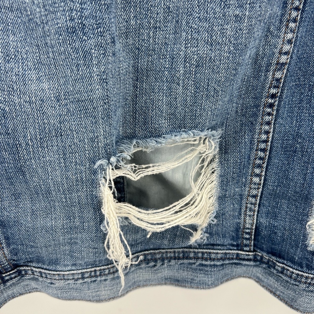 American eagle, highly distressed floral embroidered denim trucker jacket… - Picture 11 of 16